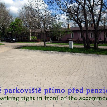 Ubytovani Janami Rakvice Brzecław Zewnętrze zdjęcie