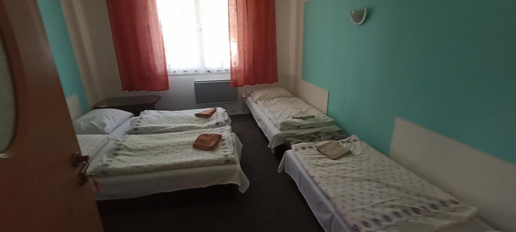 Ubytovani Janami Rakvice Brzecław Zewnętrze zdjęcie