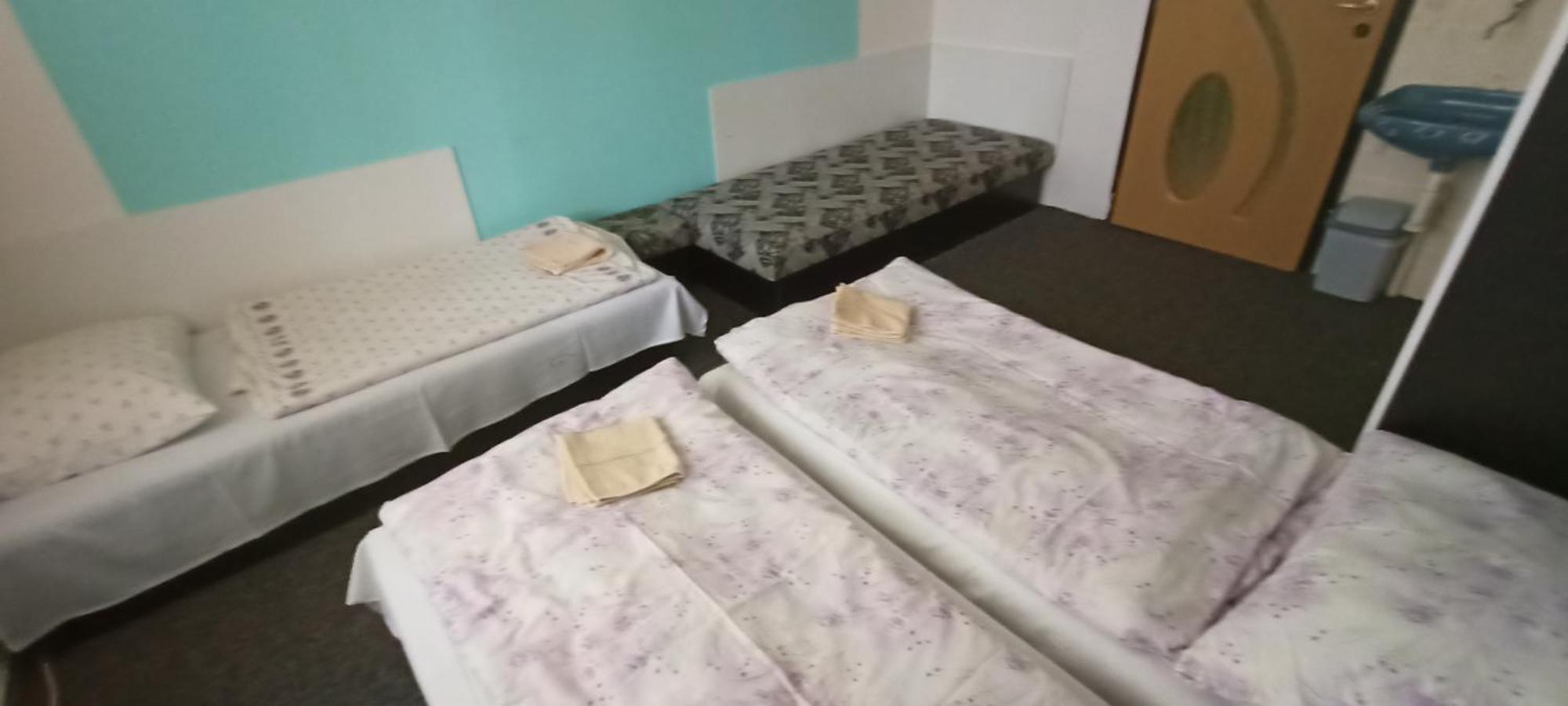 Ubytovani Janami Rakvice Brzecław Zewnętrze zdjęcie